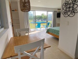 1 bedroom, desk, WiFi