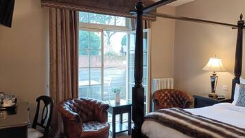 Deluxe Room, 1 King Bed | Free WiFi, bed sheets