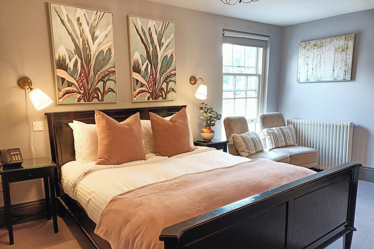 Superior Room, 1 King Bed | Free WiFi, bed sheets