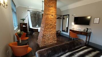 Deluxe Room, 1 King Bed | Free WiFi, bed sheets