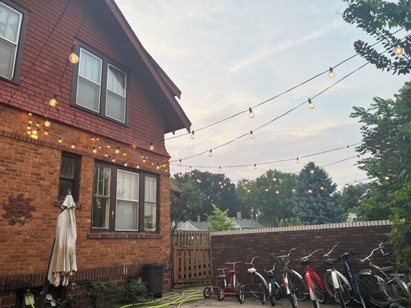 Property grounds - Unique 4-bedroom house with private patio - walking distance to downtown Yankton (Yankton)