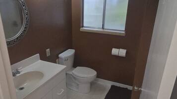 Dusche, Seife, Toilettenpapier