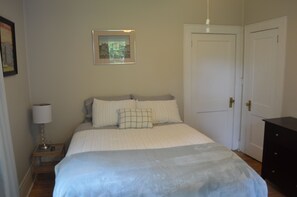 2 bedrooms, WiFi, bed sheets - Durham Charm Near Duke & 9Th St (Durham)