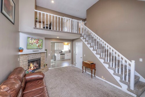 World Cup Chill & Grill in Overland Park-Sleeps8