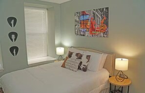 1 bedroom, Internet, bed sheets - Historic Honky Tonk Hideaway (Nashville)