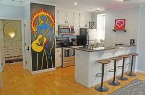 Private kitchen - Historic Honky Tonk Hideaway (Nashville)