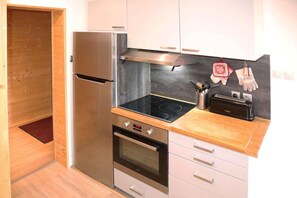 Fridge, microwave, oven