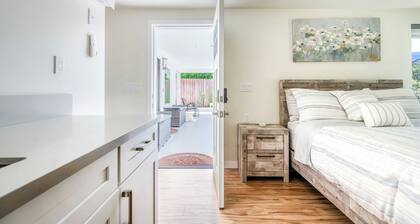 Spacious Contemporary Private 2-Suite Retreat in La Crescenta-Sleeps 2–4