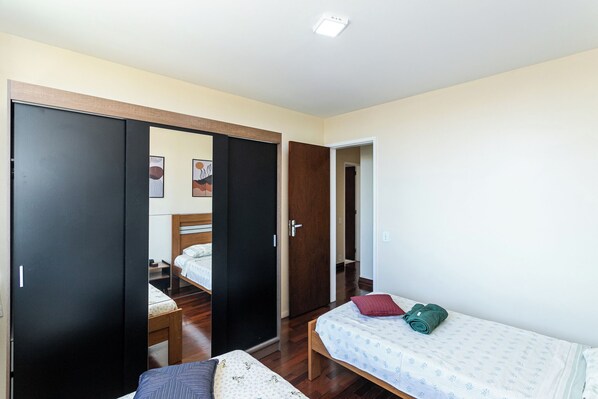 Apartment, 3 Bedrooms | Seterika/papan seterika, Wi-fi percuma