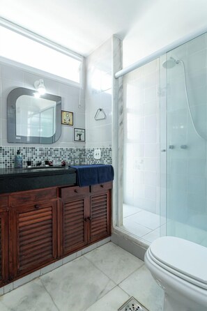 Apartment, 3 Bedrooms | Seterika/papan seterika, Wi-fi percuma