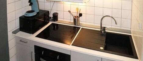 冷蔵庫、電子レンジ、オーブン