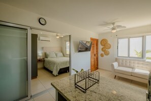 2 bedrooms, iron/ironing board, bed sheets