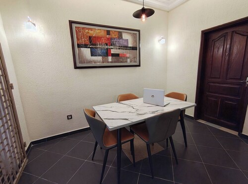 Room-executive 3 Bed Rooms Apartment In