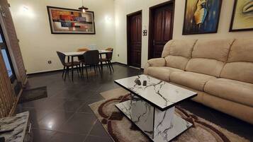 Chambre, 1 chambre, fumeurs, balcon | Salle de séjour