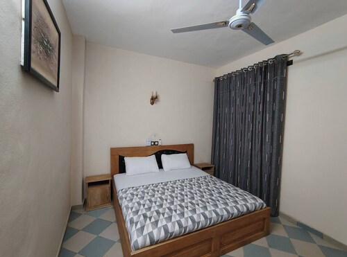 Room-executive 3 Bed Rooms Apartment In