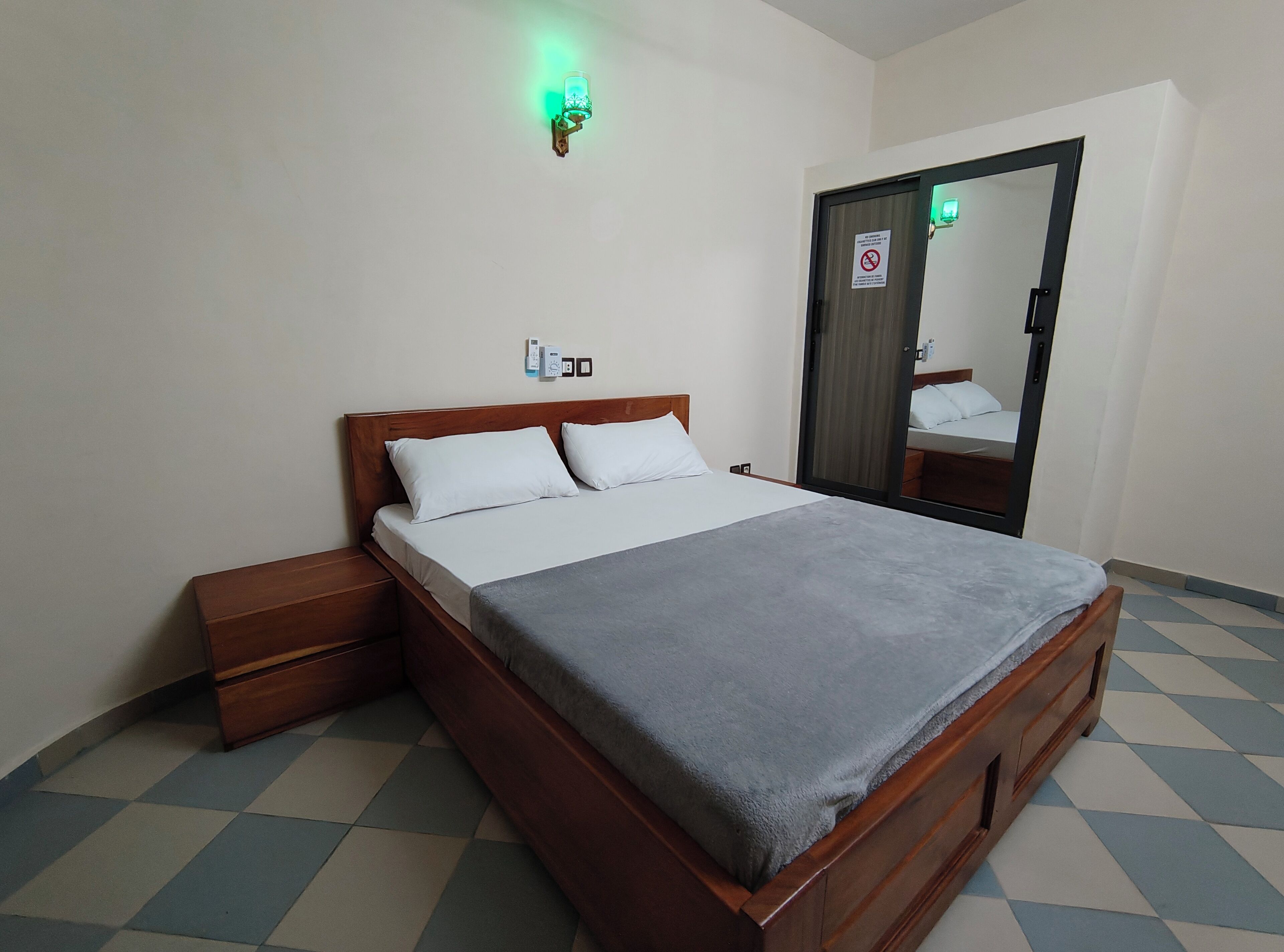 Zimmer, 3 Schlafzimmer, Raucher, Balkon | 3 Schlafzimmer