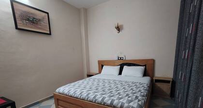 Room-executive 3 Bed Rooms Apartment In