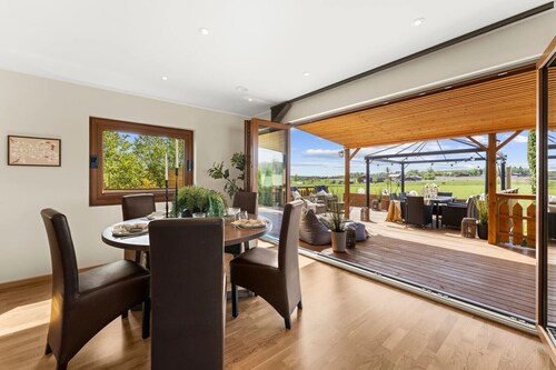 Comfortable 3-bedroom house with many free parking, garage and great views.