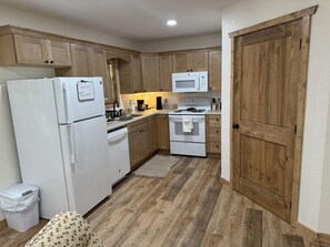 Fridge, microwave, oven, stovetop - Cozy Dragon's Nest Cabin Retreat (Robbinsville)