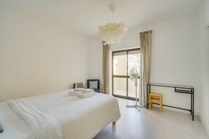 2 chambres, fer et planche à repasser, accès Internet, draps fournis