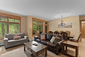 Apartment (2 Bedrooms) | Exterior - Lone Eagle #3008 (Keystone)