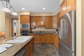 Condo (2 Bedrooms) | Property amenity