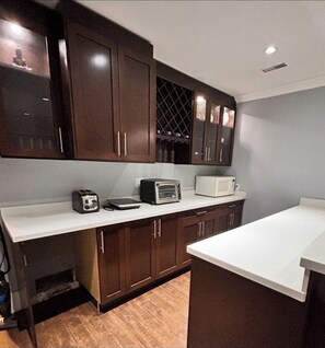 Fridge, microwave, oven, coffee/tea maker