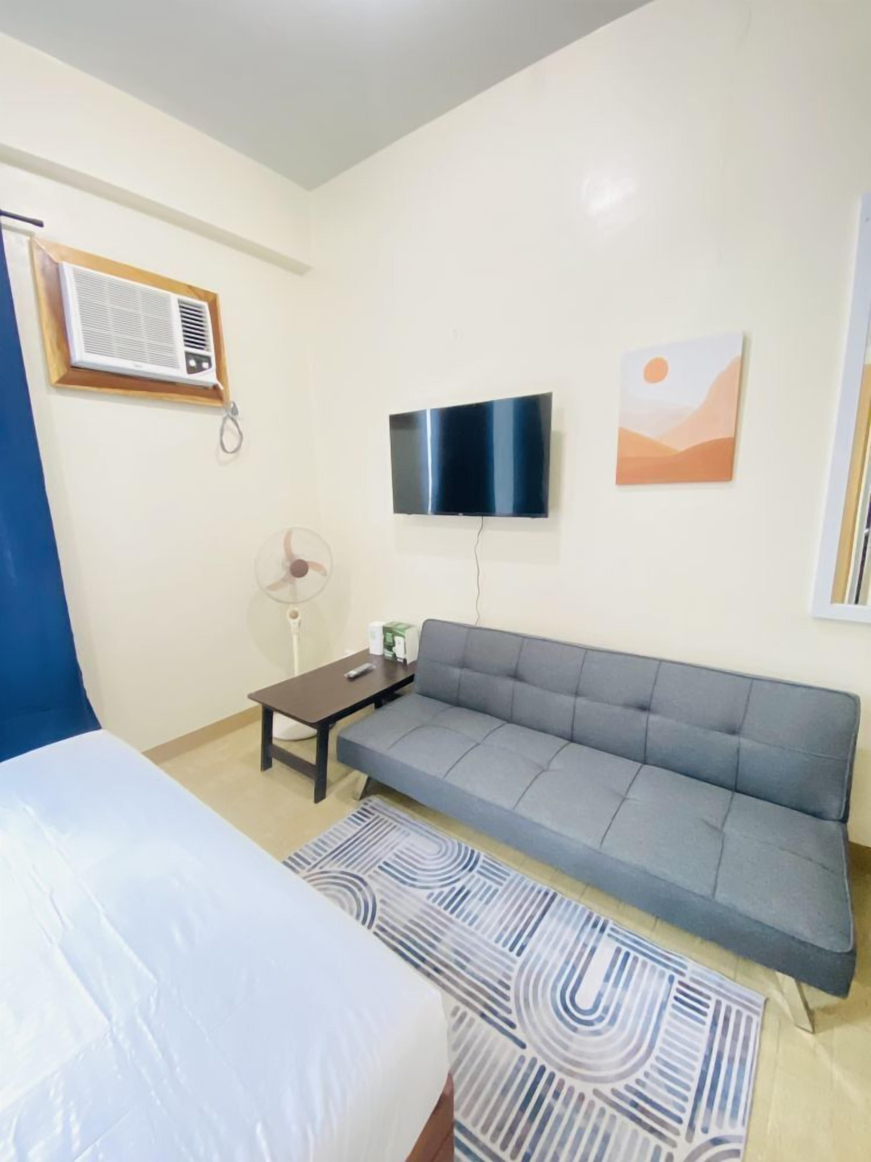 Iron/ironing board, bed sheets, wheelchair access