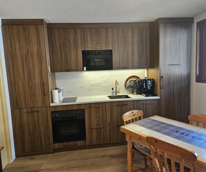 Fridge, microwave, oven, dishwasher - 200m from shops, Ground floor, balcony, tv, ski locker, 33m², Valloire (Valloire)