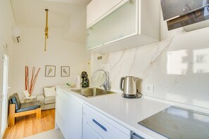 Fridge, microwave, oven, dishwasher