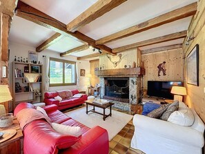 Living area - 200m from ski slopes, 1st floor, view mountain, terrace, parking, tv, ski locker, 200m² (Fontcouverte-la-Toussuire)