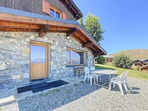 Outdoor dining - 200m from ski slopes, Ground floor, terrace, parking, tv, ski locker, 78m², La Toussuire (Fontcouverte-la-Toussuire)