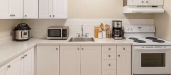 Welcoming Downtown Room 5-Star Clean & Great Value