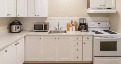Welcoming Downtown Room 5-Star Clean & Great Value