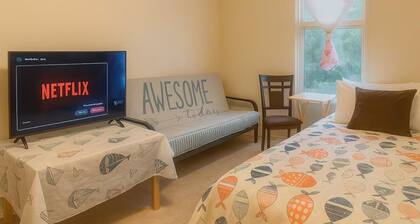 Welcoming Downtown Room 5-Star Clean & Great Value