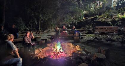 Cliffside cabin with overlook of Blue Valley