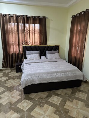 3 bedrooms, iron/ironing board, free WiFi