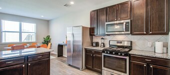 Cozy 4b family home, video games, patio projector