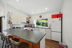 Fridge, microwave, dishwasher, toaster - Maison Pierre Rouge - Duvauchelle Holiday Home (Banks Peninsula)