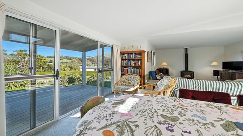 Maison Pierre Rouge - Duvauchelle Holiday Home