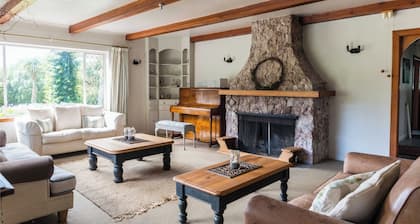 Dunluce Coastal Farmstay - Kaikoura Holiday Home