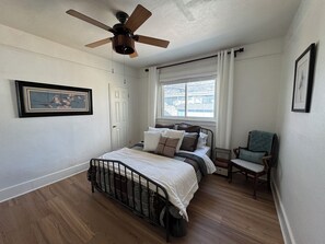 3 bedrooms, iron/ironing board, free WiFi, bed sheets - Recently Renovated Cottage in Rock Springs - 3 bedrooms (Rock Springs)