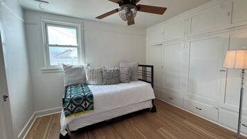 3 bedrooms, iron/ironing board, free WiFi, bed sheets