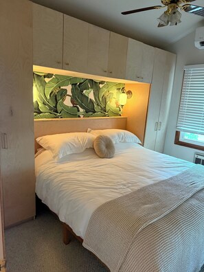 2 bedrooms, WiFi, bed sheets - Charming cottage on Crystal Clear Birch Lake - Perfect getaway (Vandalia)