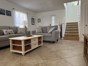 TV - Southern Dunes- Lake View Villa -Private Pool (Haines City)