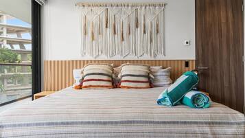 Departamento Deluxe | Escritorio, espacio para trabajar con laptop y insonorización