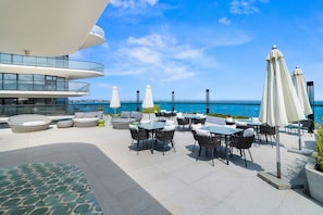 Deluxe Apartment | Outdoor dining