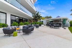 Poolside bar