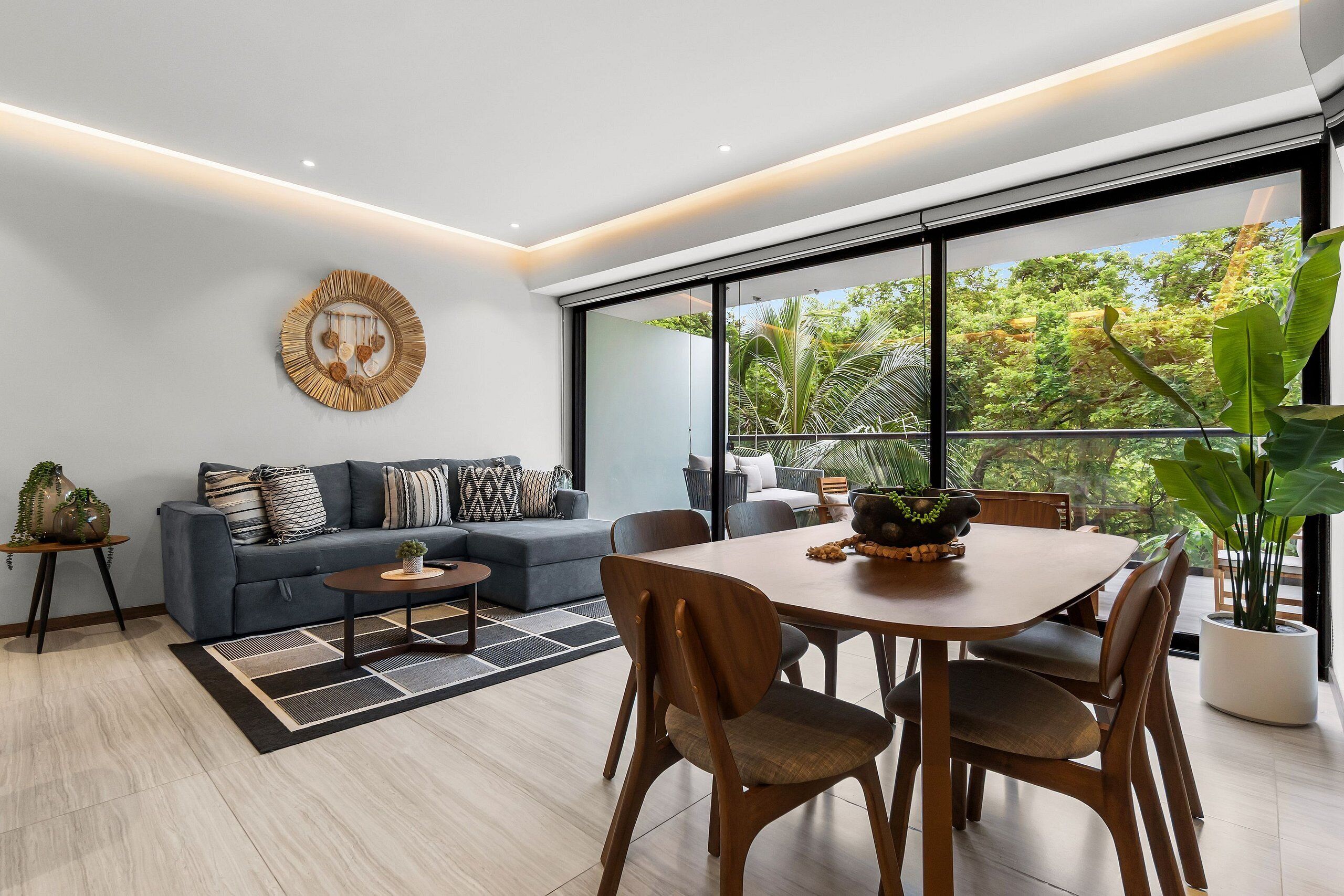 Departamento Deluxe | Área de sala de estar | Televisión de pantalla plana, tenis de mesa y libros 