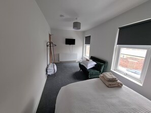 4 quartos, ferros/tábuas de passar roupa, Wi-Fi, roupa de cama